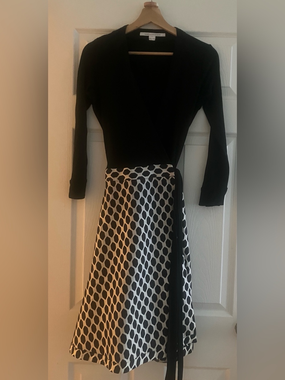 Diane Von Furstenberg AMELIA wrap dress with silk & wool Size 2